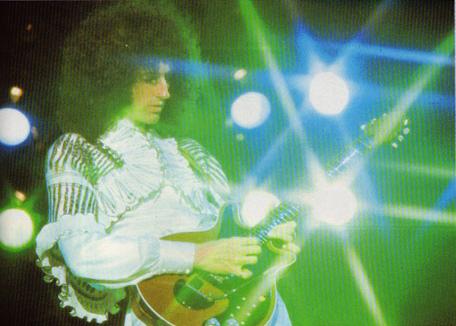 Brian May with greeeen lights!